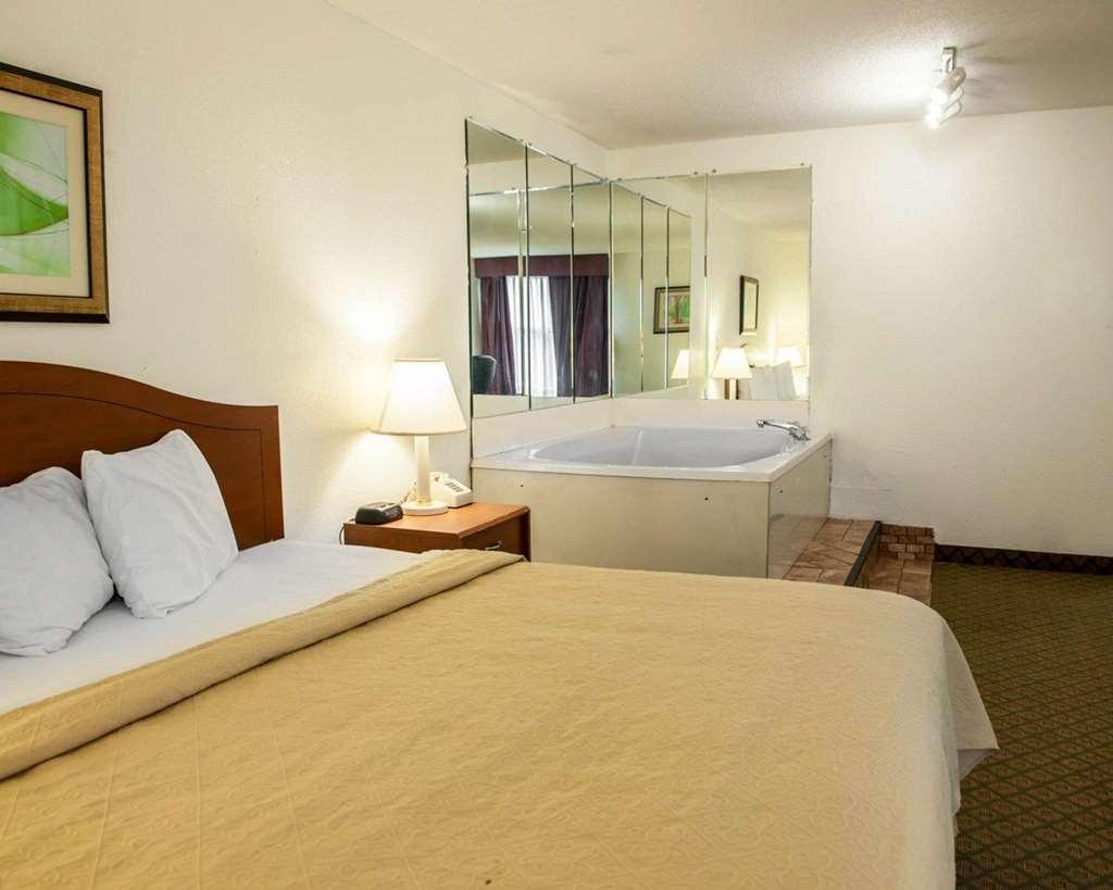 Quality Inn And Suites Indianápolis Quarto foto