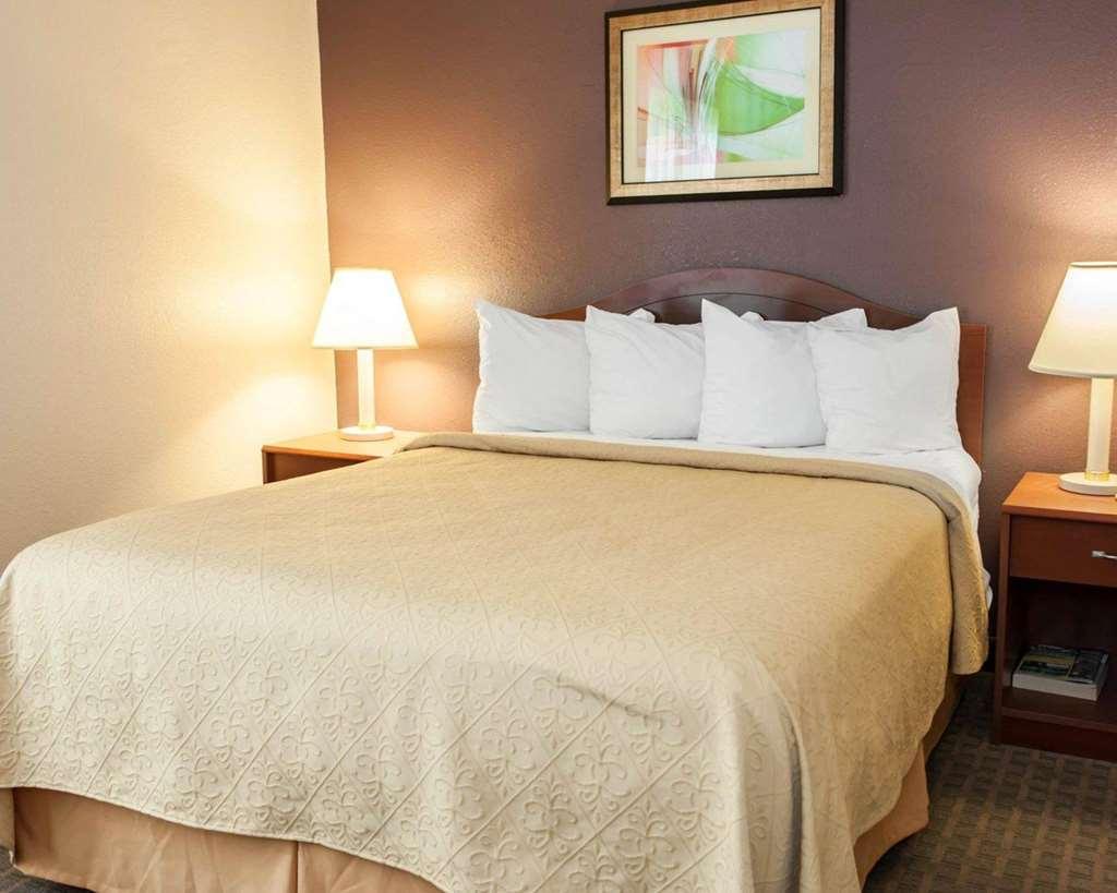 Quality Inn And Suites Indianápolis Quarto foto